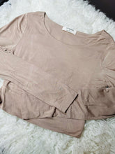 Load image into Gallery viewer, Long Sleeved Crop Top
