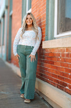 Load image into Gallery viewer, Wide Leg Jeans
