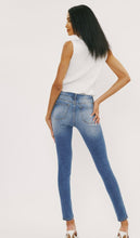 Load image into Gallery viewer, KanCan Skinny Jean Anastasia
