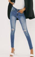 Load image into Gallery viewer, KanCan Skinny Jean Anastasia
